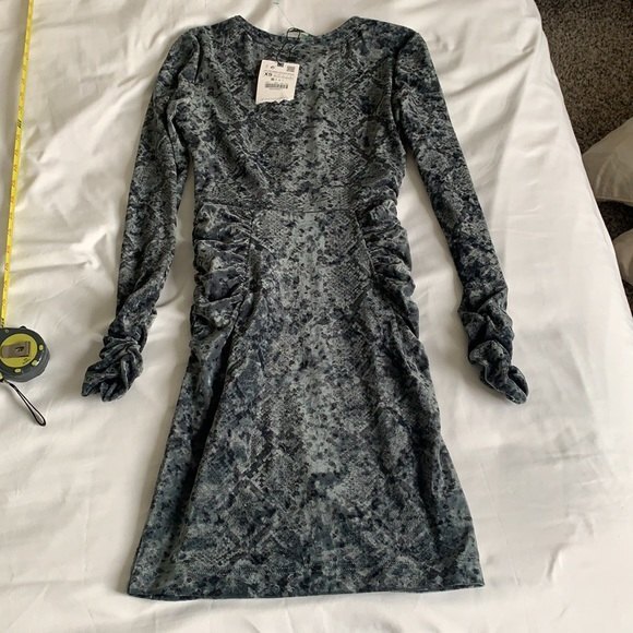 NEW Zara Green Velvet snakeskin Long Sleeve Bodycon Dress XS Vampy Goth - Picture 7 of 7